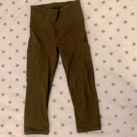 lululemon athletica Pants - Lululemon Awesome green Capri Leggings
